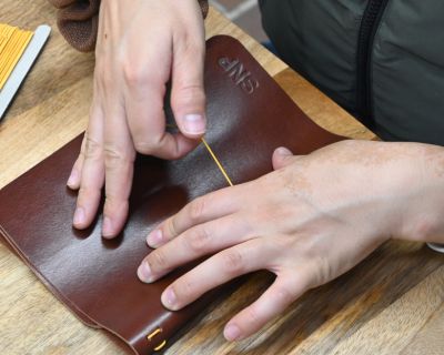 Taller quadern de viatge amb pell